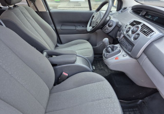 Подержанный автомобиль Renault Scenic 2008 года (9 фото)