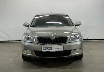 Подержанный автомобиль Skoda Octavia Liftback 2011 года (2 фото)