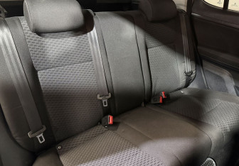 Подержанный автомобиль Skoda Fabia Hatchback 2011 года (11 фото)