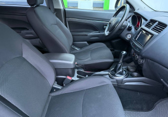 Подержанный автомобиль Mitsubishi ASX 2014 года (10 фото)