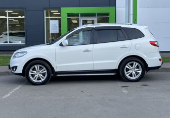 Подержанный автомобиль Hyundai Santa Fe 2011 года (4 фото)
