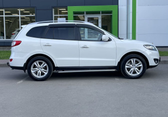 Подержанный автомобиль Hyundai Santa Fe 2011 года (5 фото)