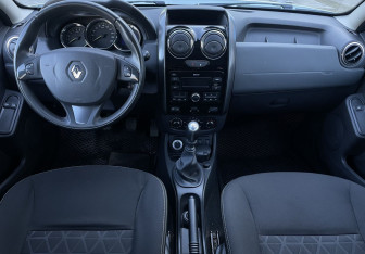 Подержанный автомобиль Renault Duster 2017 года (9 фото)