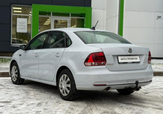 Подержанный автомобиль Volkswagen Polo Sedan 2018 года (7 фото)