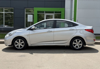 Подержанный автомобиль Hyundai Solaris Sedan 2013 года (4 фото)