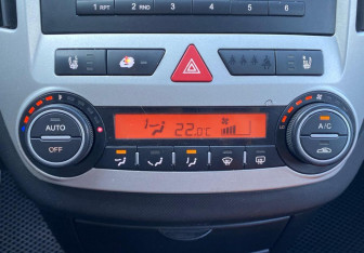 Подержанный автомобиль Kia Ceed Hatchback 2009 года (13 фото)