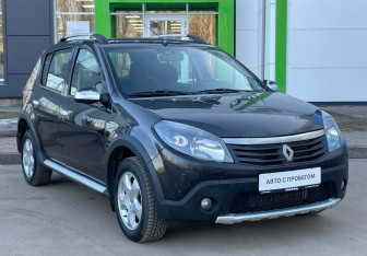 Подержанный автомобиль Renault Sandero 2014 года (3 фото)