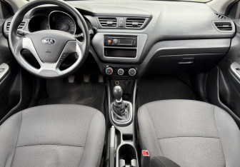 Подержанный автомобиль Kia Rio Sedan 2015 года (9 фото)