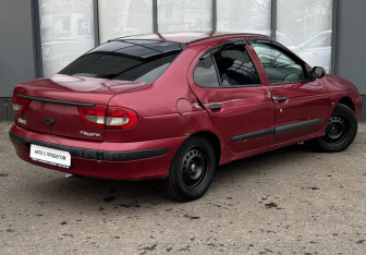 Подержанный автомобиль Renault Megane Sedan 2001 года (6 фото)