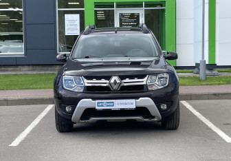 Подержанный автомобиль Renault Duster 2015 года (2 фото)