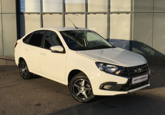 Подержанный автомобиль LADA (ВАЗ) Granta Liftback 2023 года (3 фото)