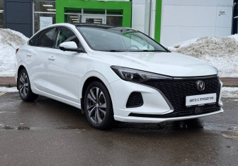 Подержанный автомобиль Changan Eado Plus 2023 года (3 фото)