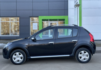 Подержанный автомобиль Renault Sandero 2014 года (8 фото)