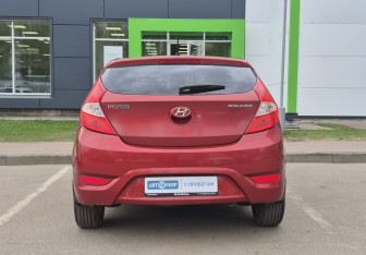 Подержанный автомобиль Hyundai Solaris Hatchback 2011 года (6 фото)